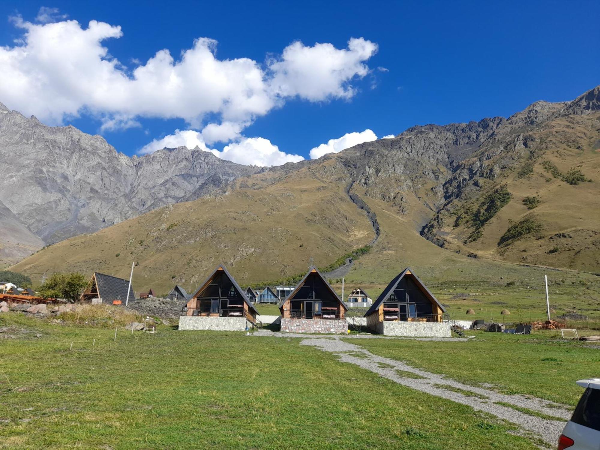 Kera Cottages Kazbegi Bagian luar foto