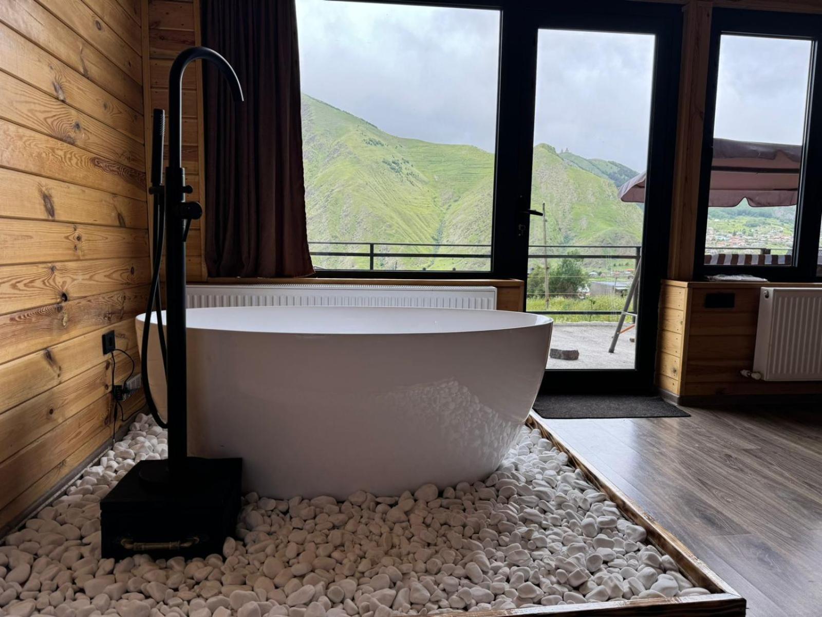 Kera Cottages Kazbegi Bagian luar foto